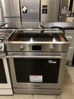 Frigidaire Professional 30 in 6.2 cu.ft. Slide-in Induction Range w/ Air Fry and Total Convection New Scratch and Dent