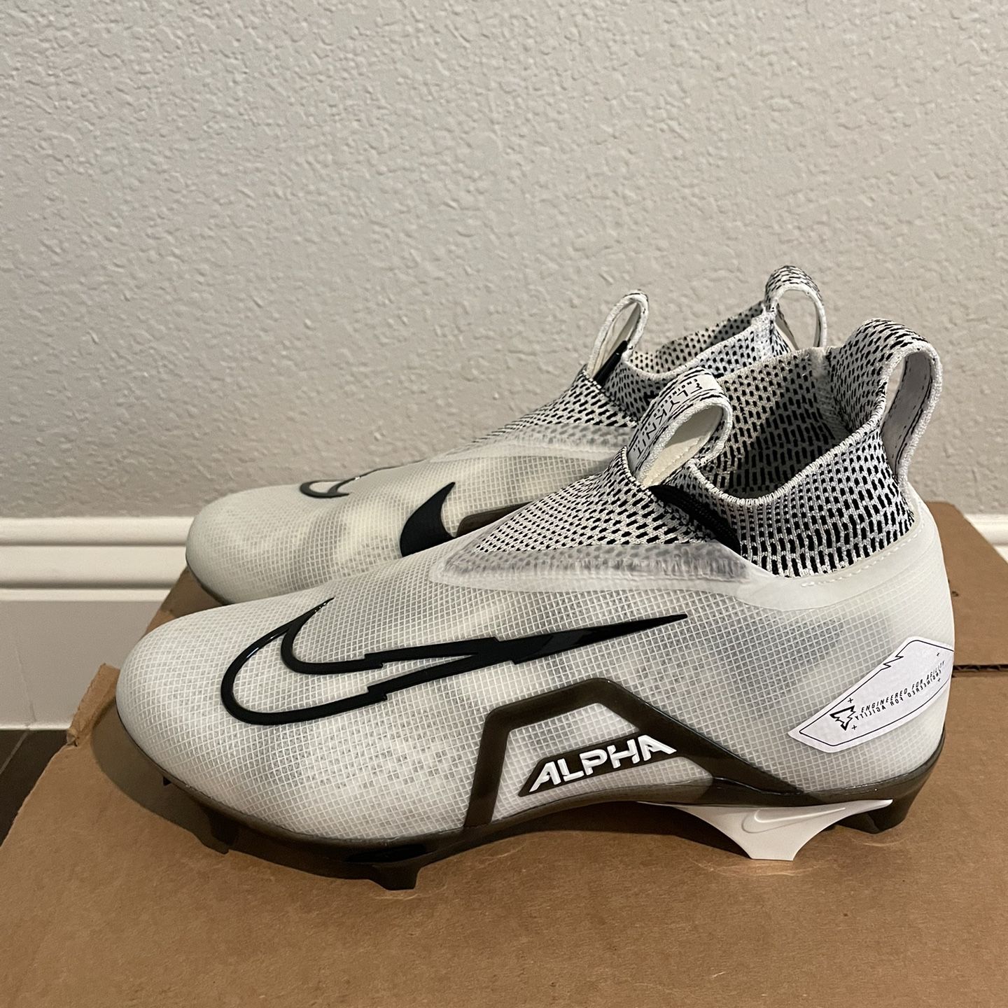 Nike Alpha Menace Elite 3  Football Cleats White Black CT6648-100 Size 8.5 Nike Alpha Menace Elite 3 Football Cleats  main image 2