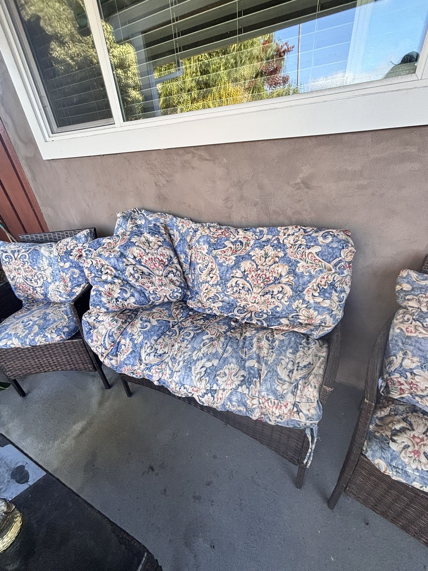 Patio Set- Lightly used Great condition