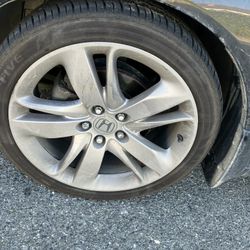 3 size 235/40/19 Tires And 4 Wheels 🛞 For Sale !