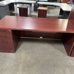 Steelcase Mahogany Office Desk Set! Desk Credenza & Bookcase! Only $350!