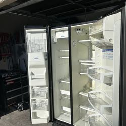 Whirlpool Refrigerator Good Condition 