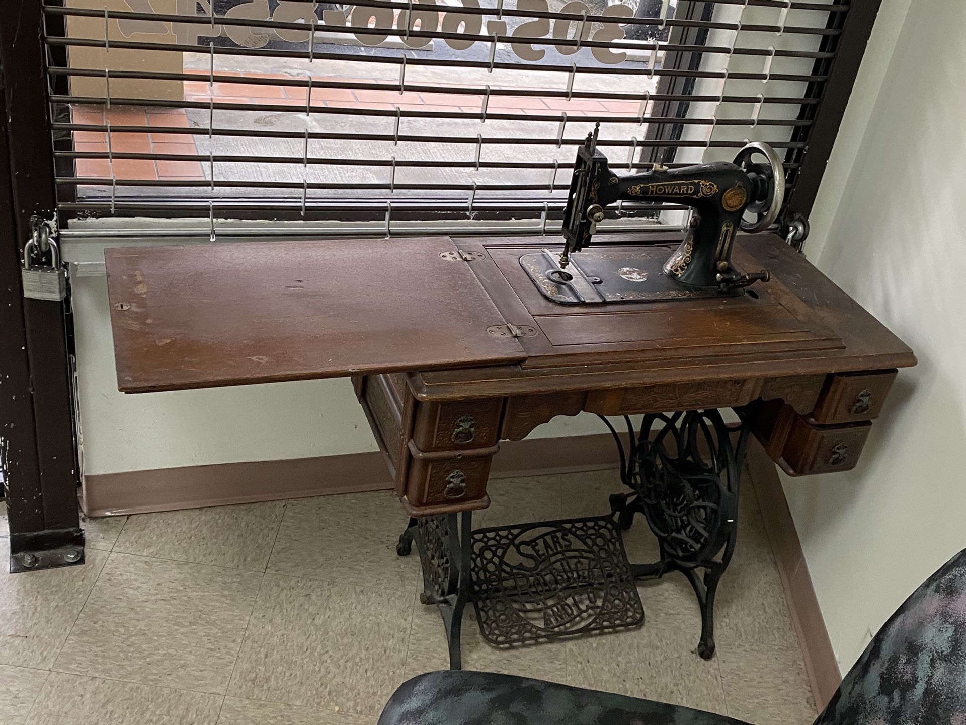 Antique Howard Sears Roebuck Sewing Machine in for Sale in