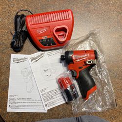 Milwaukee FUEL M12 1/4” Hex Impact Drill w/ Battery/charger