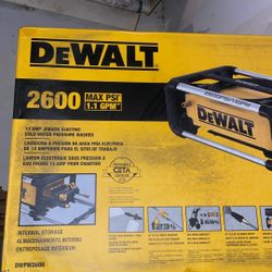 DeWALT 2600 Pressure Washer