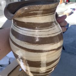 Beautiful Clay pitcher - Wayne, Hewell
