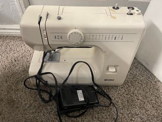 Sewing Machine with Foot Pedal