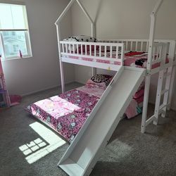 FreeFull/ Twin Bunkbed