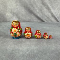 Vintage Russian Matryoshka Nesting Dolls 5 Piece Miniature Hand Painted Floral