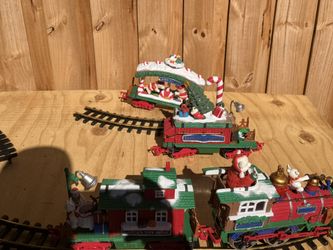 Rare Dillard’s Holiday Express Bear Upgraded Engine Strong Puller Train Set - UNTESTED