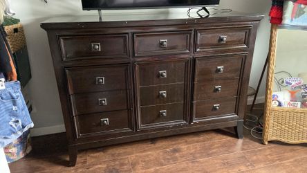 Large Bedroom Dresser & Mirror with 2 Night Stands