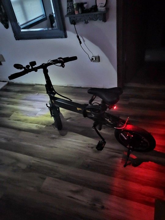 Swagtron E-Bike 