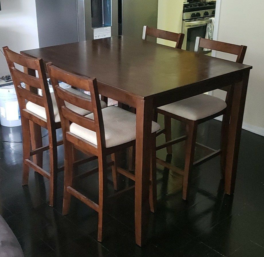 Kitchen Table And Chairs, Solid Wood!