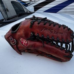 Rawlings Heart Of The Hide Trap-EZE 12.75 Glove (Model-PRO601P) $200 OBO