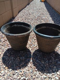 Set of 2 Large Outdoor Planters