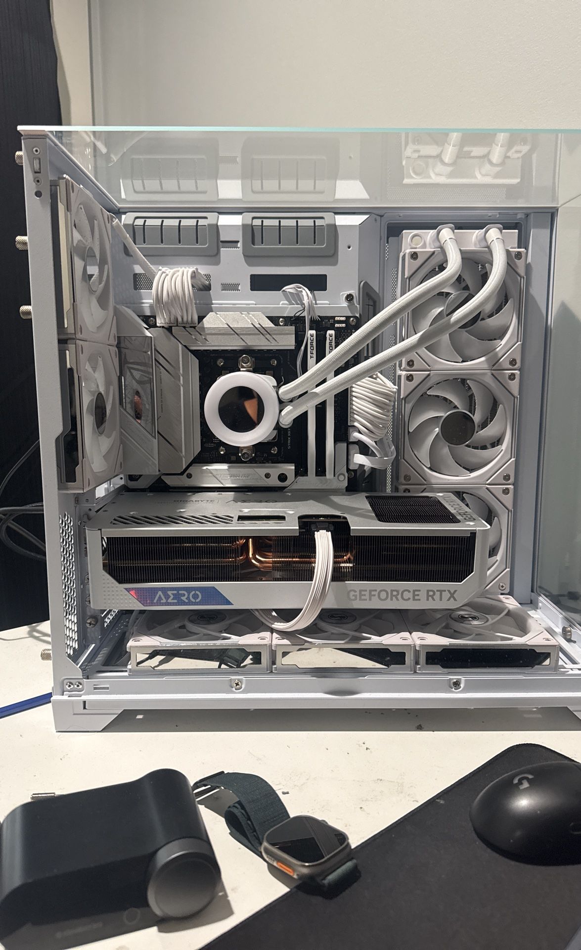 PC 4080 Super Whiteout Build