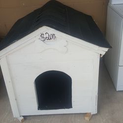 Dog houses for sale 