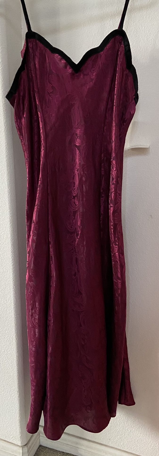 GOWN LINGERIE SATIN SLEEPWEAR SZ L NEW