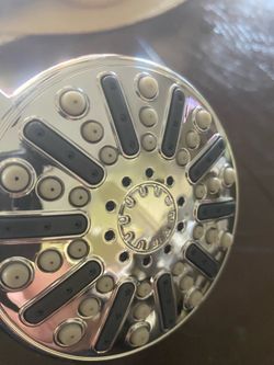 Hand tight shower head