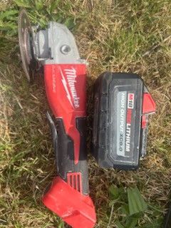 Milwaukee Grinder M18 Brushless + 8.0 High Output Battery