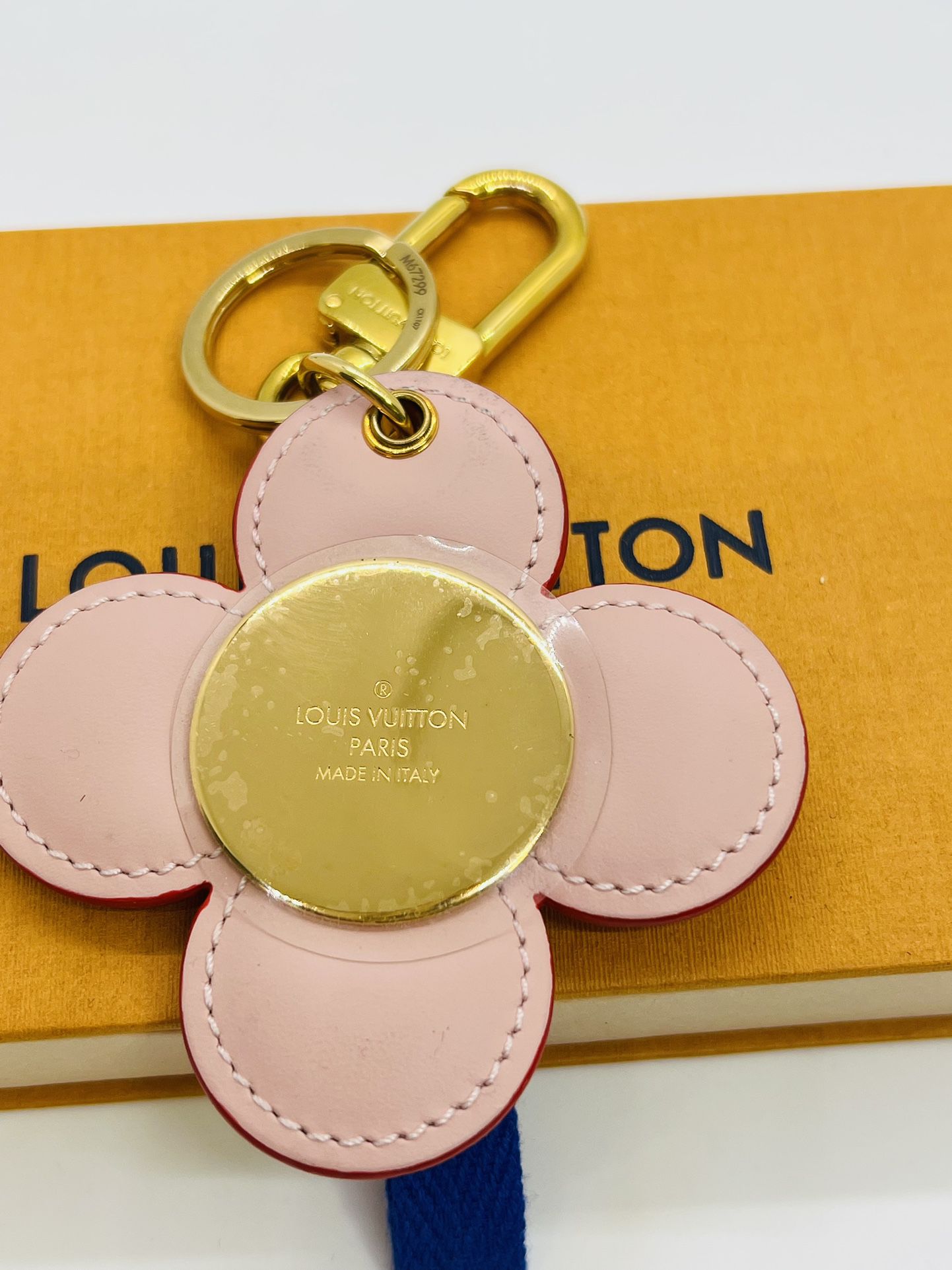Authentic Louis Vuitton Leather Red & Pink Flower Bag Charm Key Holder  M67299 for Sale in Garden City South, NY - OfferUp