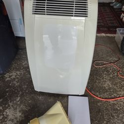 Delonghi 12000 BTU Portable AC 