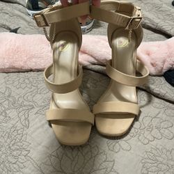 High heels Beige