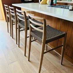 Set Of X5 Beautiful Bar Stools.