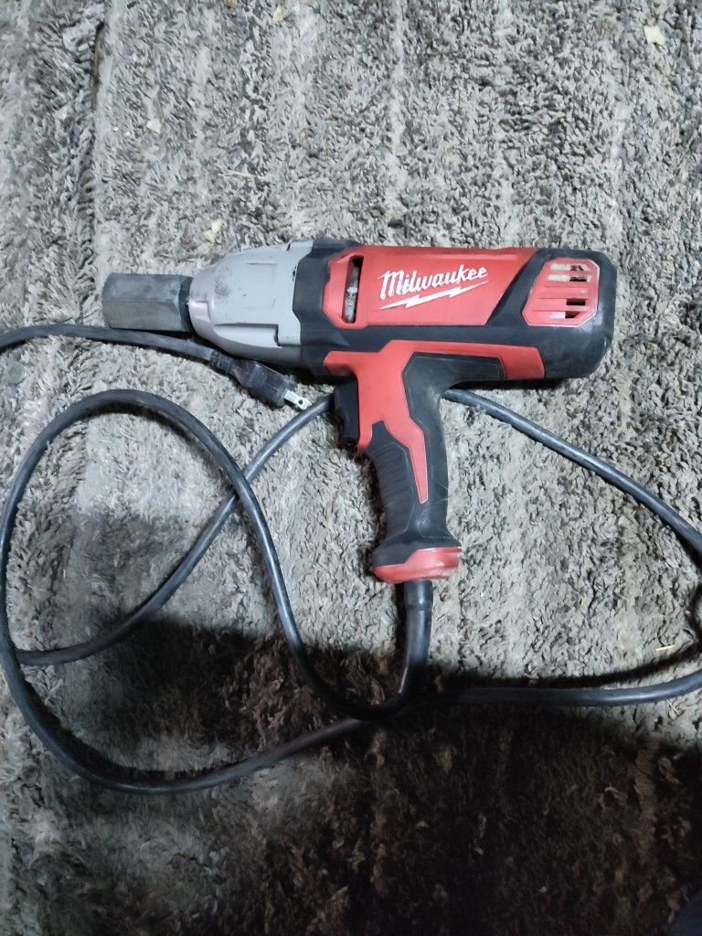 Milwaukee 1/2" Square Impact Wrench 