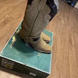 Womens Boots  👢  Size 9 