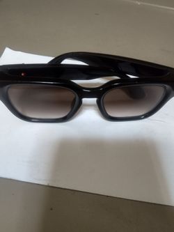 Meta glasses fury essilorluxottica need charging case 40% charge now
