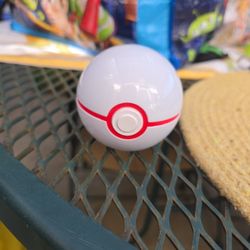 Clip On Poke Ball With Pokémon Action Figure
