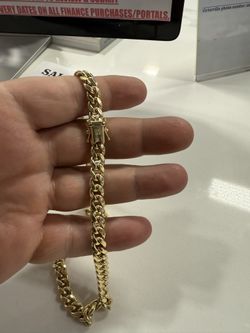 I Buy Gold No Bs Let Me No Wat U Have