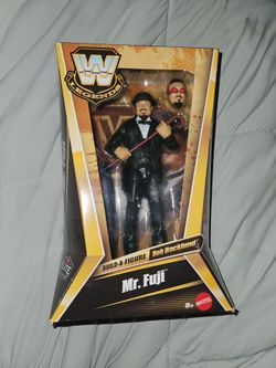 WWE legends build a figure