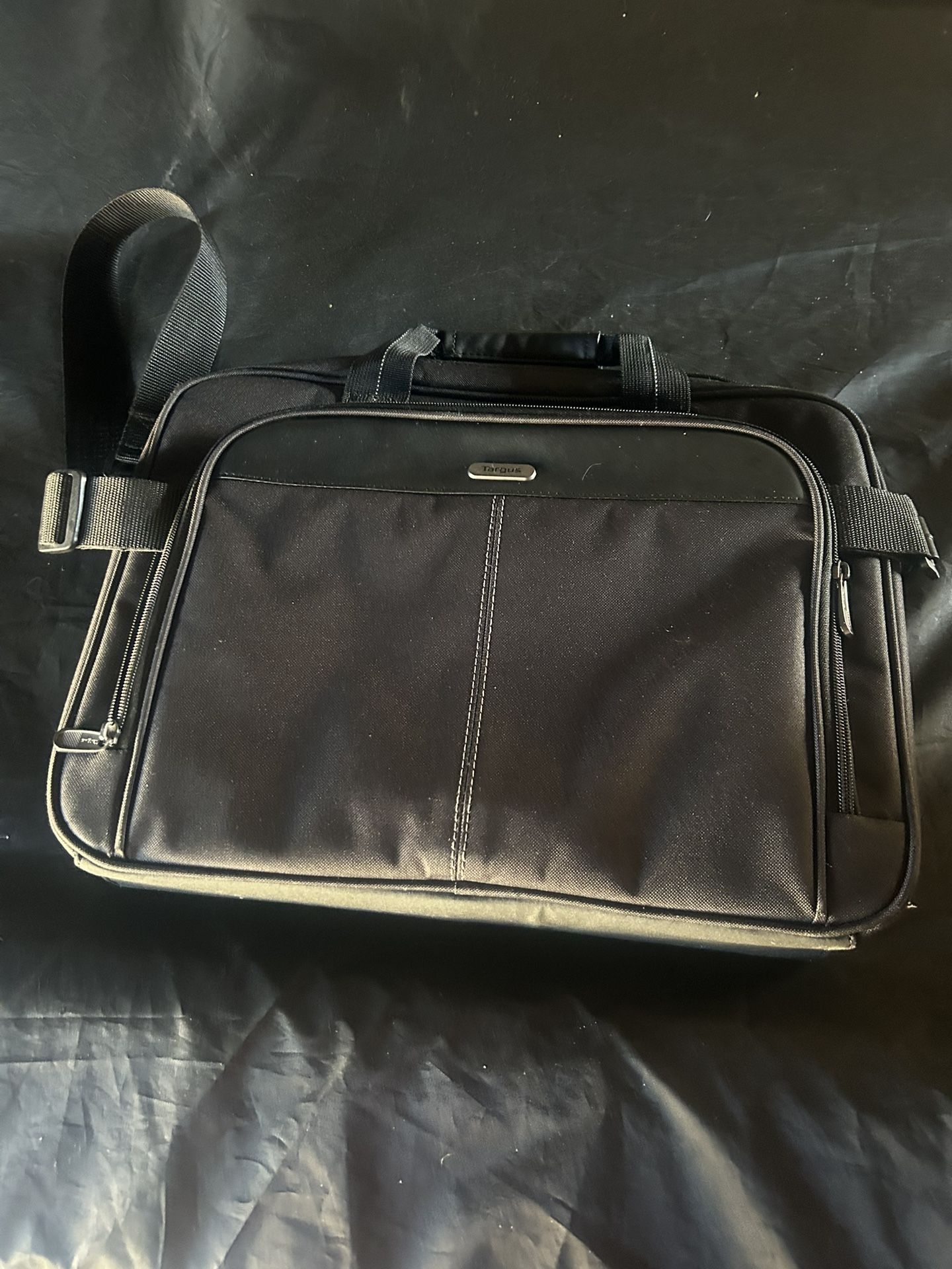 black Targus Classic Slim Laptop Bag 