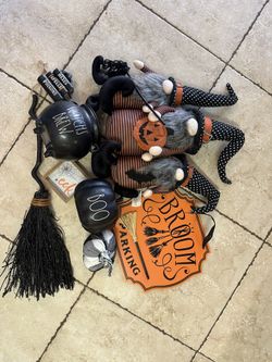 Halloween decor Witches 