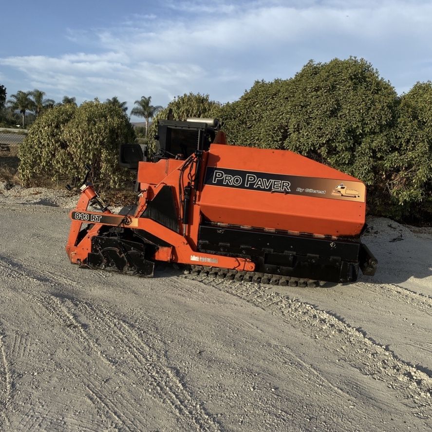 2002 Gilcrest Paving Machine