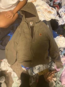 Small men’s Carhartt jacket
