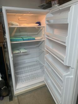 Maytag FREEZER Upright 19.6 Cubic