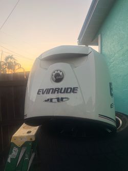 Evinrude motor top cover
