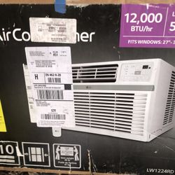 Window Air Conditioners Different Brand Names And Sizes Almost 50% Off Let Me Know What Size You Need LG 