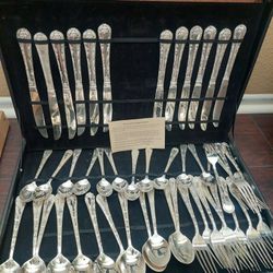 WM ROGERS SERVICE  OF 12 FLATWARE  SILVERPLATED 