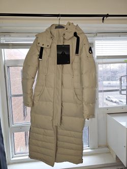 Women's Moose Knuckles Carleton Hooded Quilted Parka Size XS Color Bone