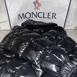 Moncler Maya Hooded Short Down Jacket Black