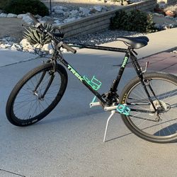Upgraded Vintage Trek 7000 MTB - Easton E9 / Specialized Saddle