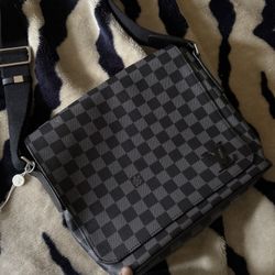 Louis Vuitton Messenger Bag