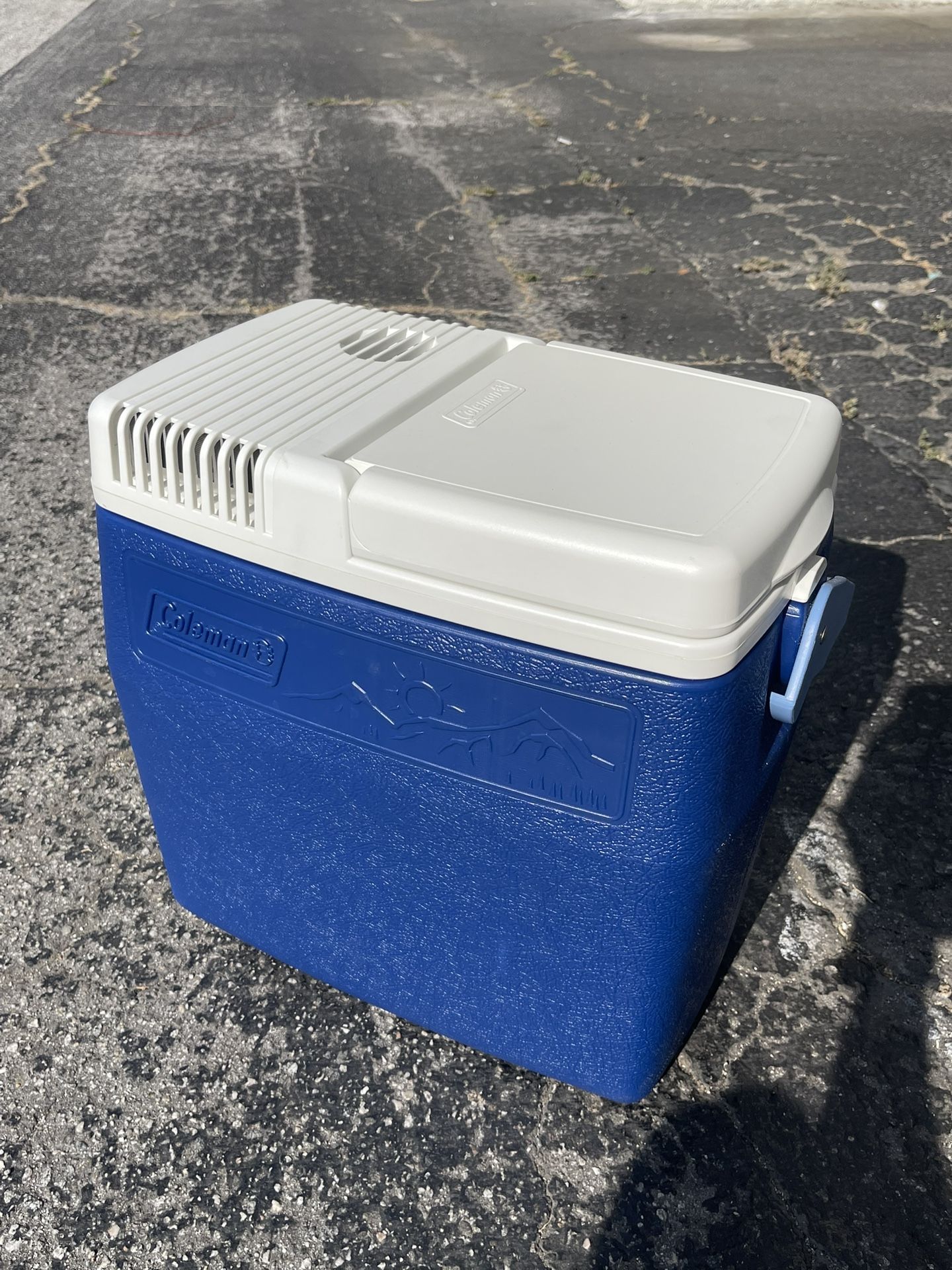 Coleman Cooler with Automatic Cooling