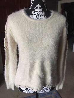 New! Yaira Soft Sweater Size Small