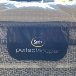 Queen Serta Plush