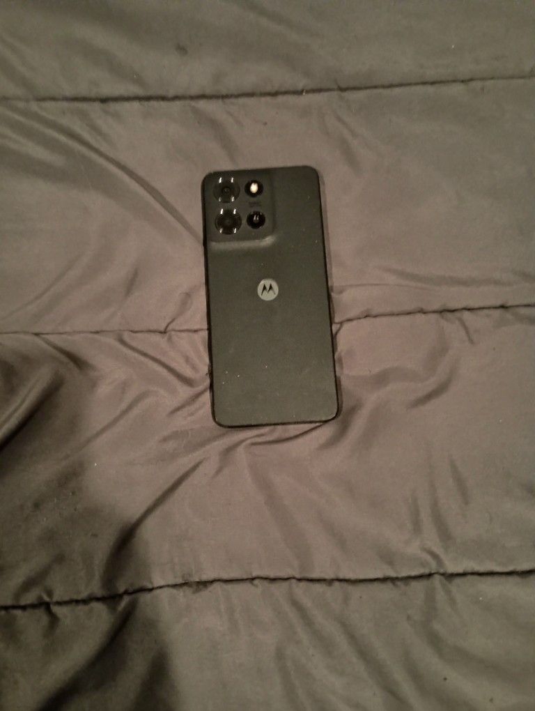 New Motorola 15 128gb Plus Screen Protectors And Screen Cleaner